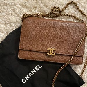 Vintage Chanel crossbody